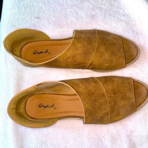 SOLD - Qupid sandals